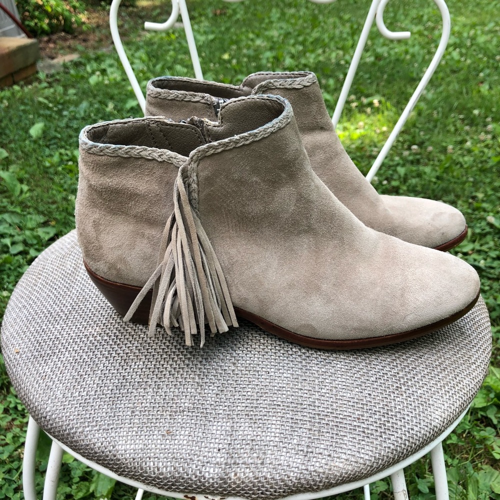 Sam Edelman "Paige" Fringed Ankle Bootie, size 6